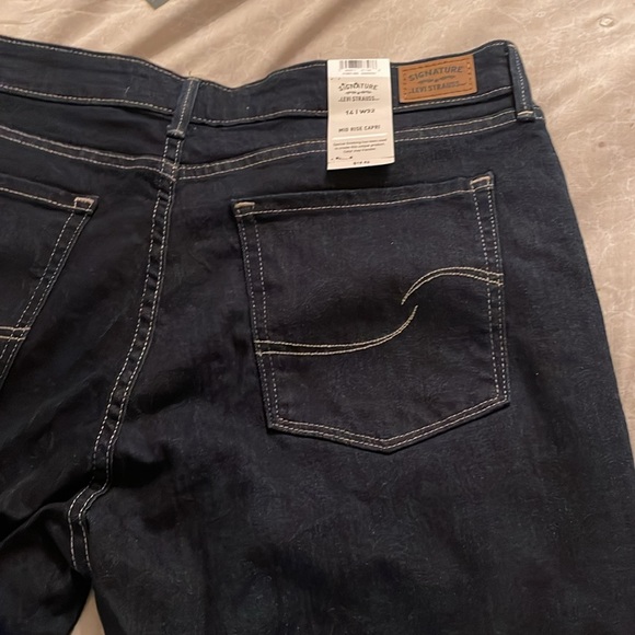 Levi’s Denin Capri - Picture 7 of 9